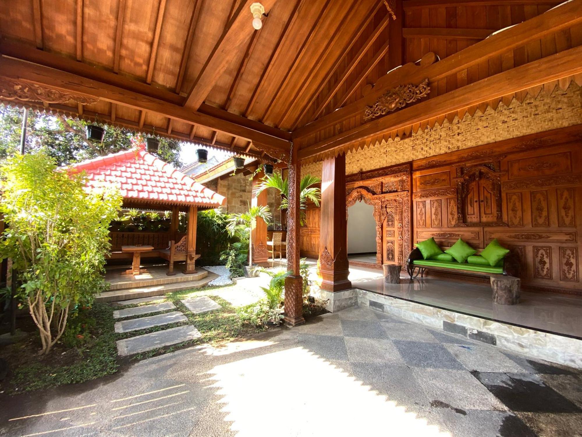 Revive By Snooze Hostel Banyuwangi  Kültér fotó