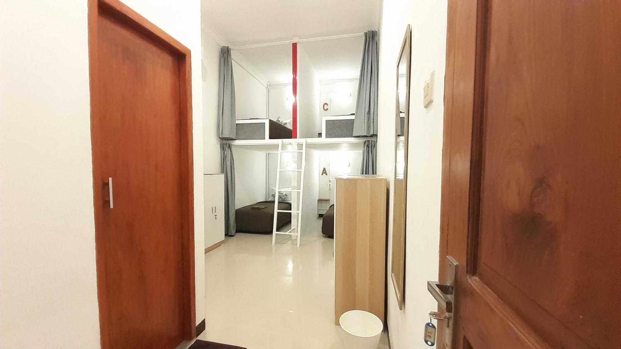 Revive By Snooze Hostel Banyuwangi  Kültér fotó